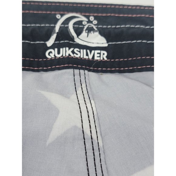 Quicksilver Drawstring Board Shorts Pockets Mid-Thigh Flag Graphic Size 38 - Picture 8 of 8